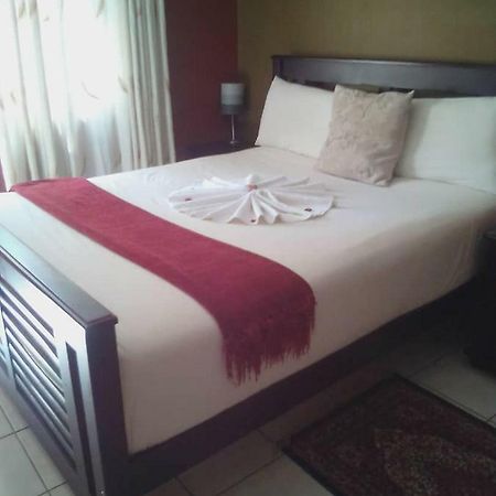 Sunny Delight Guest House Francistown Exteriér fotografie