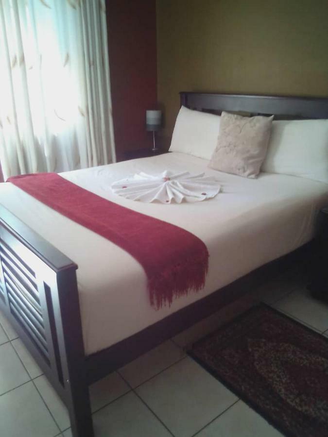 Sunny Delight Guest House Francistown Exteriér fotografie